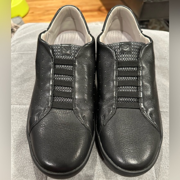 Kizik Slip On Sneakers - Picture 3 of 11